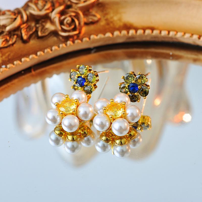 Hong Kong-Style Pearl Inlaid Earrings - Retro, Unique, and Exquisite Design