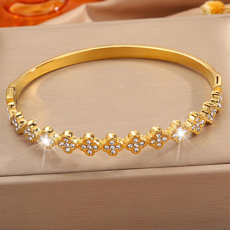 European and American High-end Women's Fashion Innovative Four-leaf Clover High-end Versatile Jewelry Bracelet