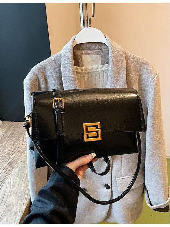 Retro Shoulder Bag for Women - High-End French Luxe, Korean Style, Exquisite Design, Versatile Underarm Bag