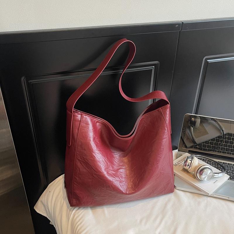 

Korean version of fashion solid color simple commuter large capacity tote bag women s autumn new casual shoulder bag messenger bag бордовый