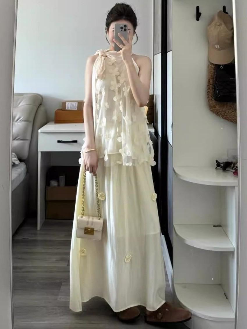 

Summer Chic: 3D Flower Sleeveless Top & Midi Skirt Set L