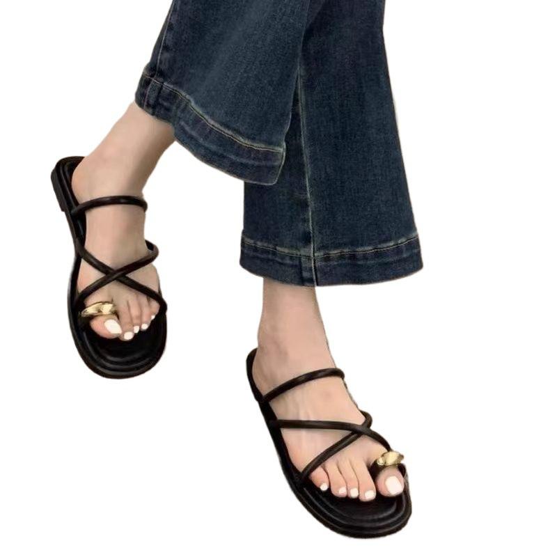 2025 French Style Women's Summer Retro Fashion Flat Toe-Covering Slippers: Chic & Slimming Design