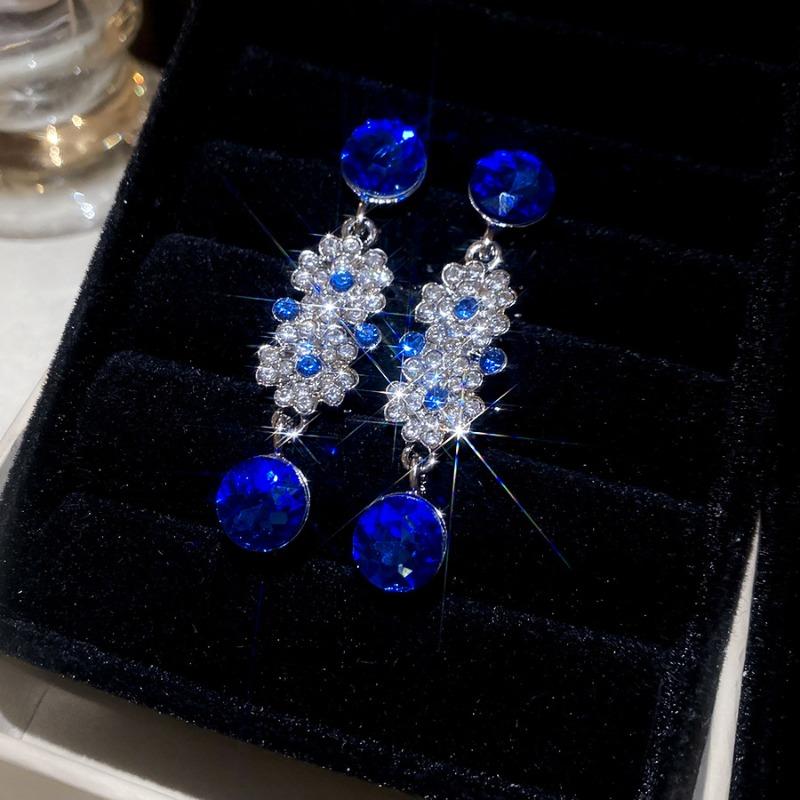 Diamond round flower earrings necklace court style light luxury temperament versatile jewelry set design sense niche jewelry