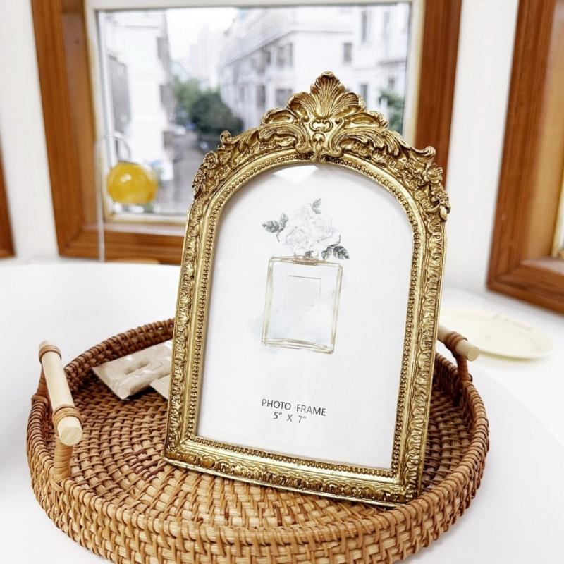 Ornamentals Resins Pictures Frame In Arched Design For Displaying Cherishing Memories