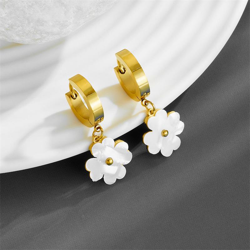Elegant Minimalist Titanium Steel Necklace with White Shell, Butterfly, Four-Leaf Clover, and Daisy Design.
