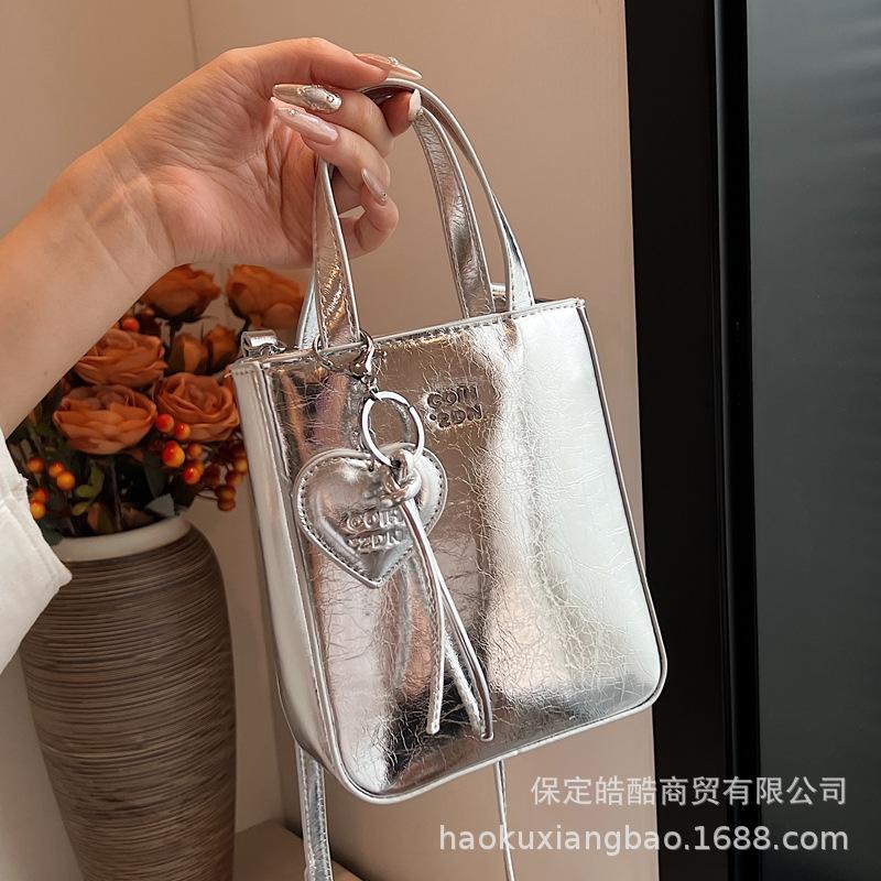 Crossbody bag women 2025 new bag summer versatile shoulder portable small square bag this year popular work small bag