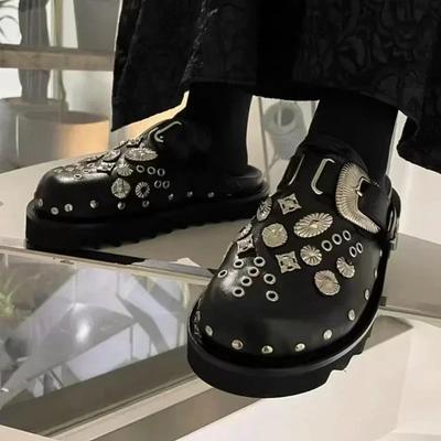 Kadın Terlik Platformu Perçinler Punk Rock Deri Katır Yaratıcı Metal Parçaları Rahat parti ayakkabıları Kadın Açık Slaytlar