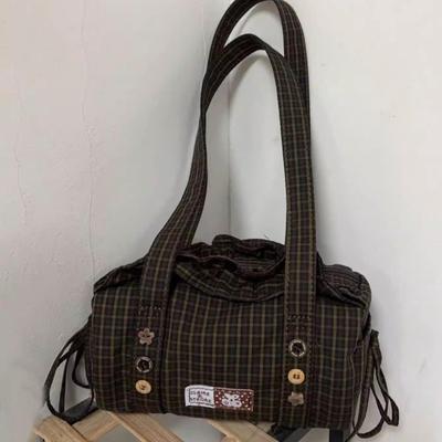 Design A Simple, Stylish, Single-shoulder, Underarm Bag for Commuting and Shopping Daily.