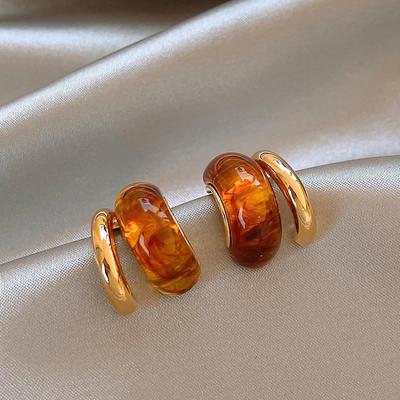 Maillard Amber Resin C-Shaped Earrings for Women: Retro, Elegant, Exquisite, Versatile Stud Ear Jewelry.