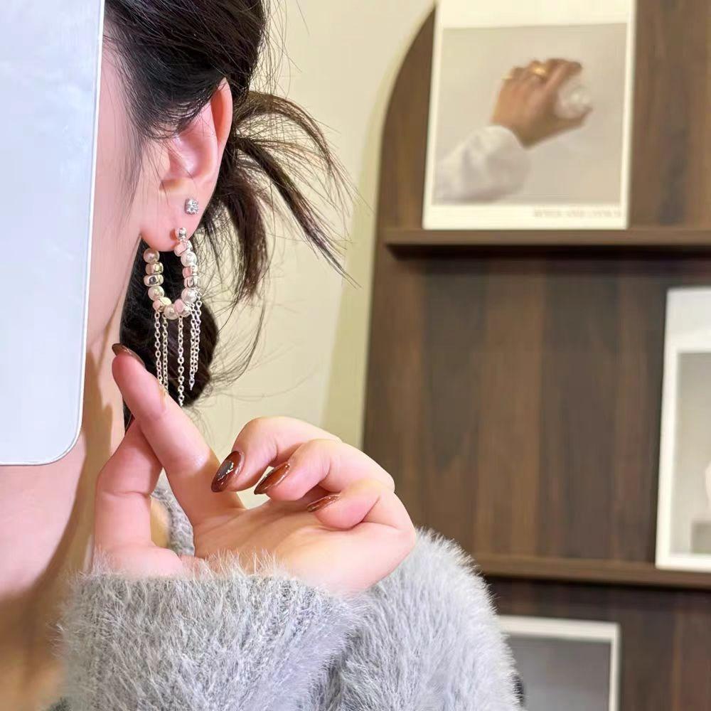 Charm Retro Unregelmäßig Geometrisch Silberfarbene Perlen Perlenbesetzter Quastenring-förmiger Ohrstecker für Damen Korea Mode Schmuck