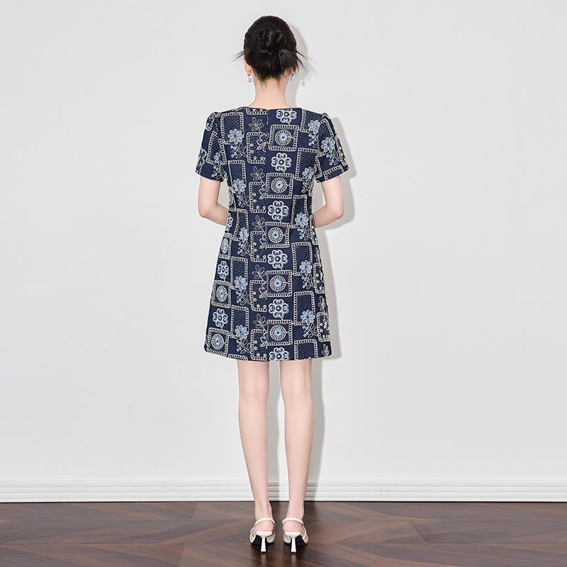 High-Quality Retro French Sequin Embroidered Denim Skirt—Slim Fit Fashion for Women