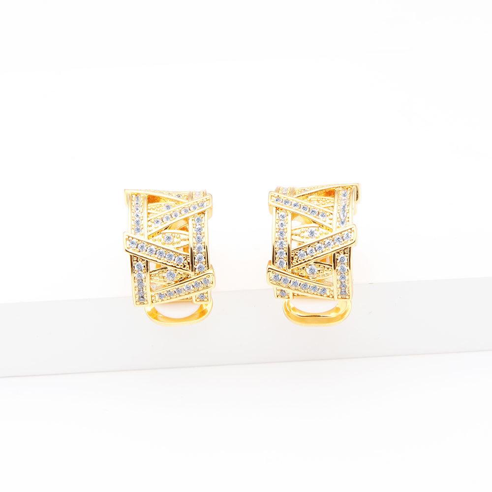 Girl's heart trinkets, European and American exaggerated earrings, personalized earrings, length and width earrings, earrings, one piece.