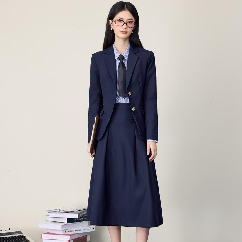 

Academy Style Women s Professional Suit: Petite, Commuting, Formal Attire for Teaching and Interviews M