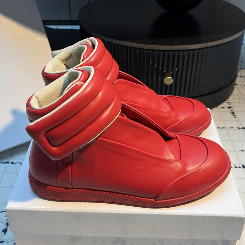 

Розкішний бренд Чоловіче та жіноче повсякденне взуття Червоне Чорне Блискуча шкіра Взуття з високим верхом Круглий носок Товста підошва Високоякісне Парне взуття 43 червоний