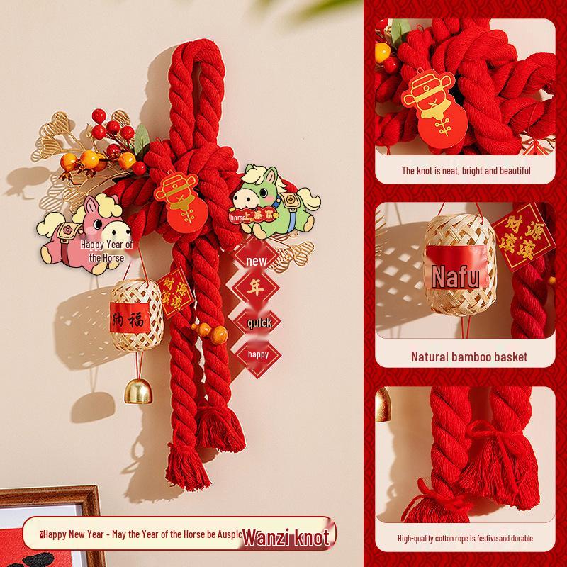 Dekorationen zum Chinesischen Neujahr: Anhänger mit Segen für das Jahr der Schlange, Knoten und Hakenkreuz-Ornamente für festliche Wohnzimmerdekoration