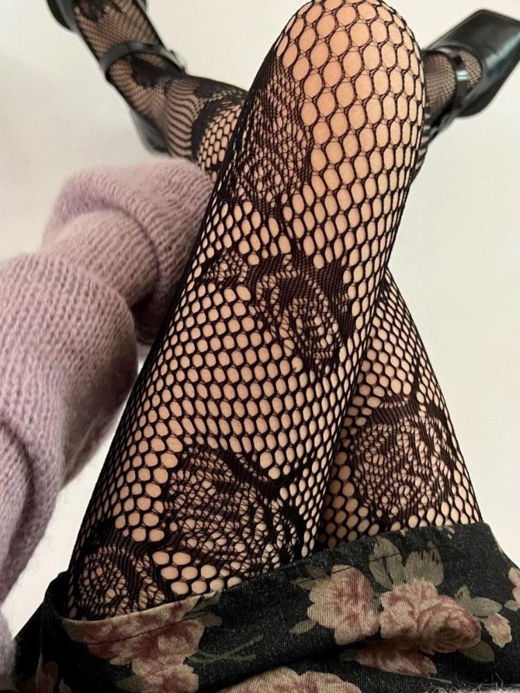 Spring and Autumn Design Women Sexy Fishing Net Stockings Nylon Rose Flower Lace Pantyhose Cool Hollow Out Anti Hook Mesh Tights