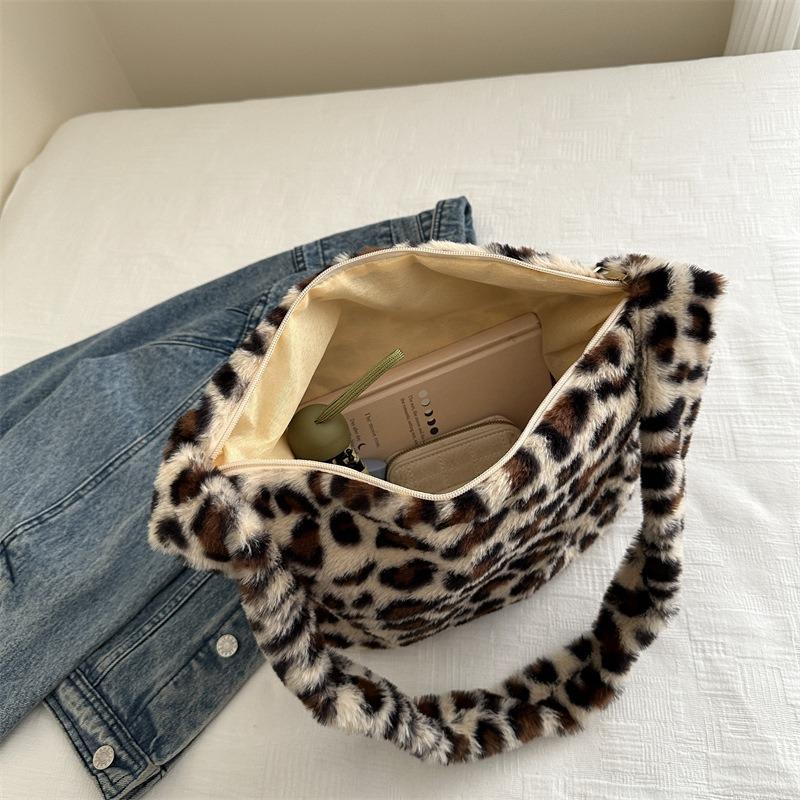 Fashion leopard print plush women's bag 2 autumn and winter new personalized underarm fluff shoulder bag handbag