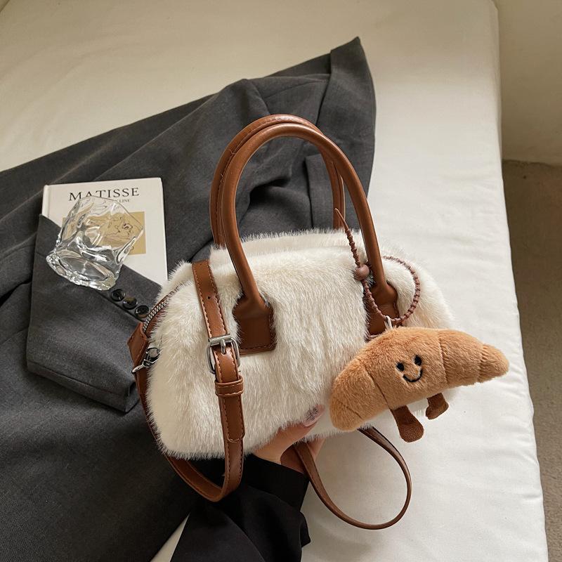 Plush autumn and winter pillow bag new fashion niche handbag popular underarm shoulder messenger bag