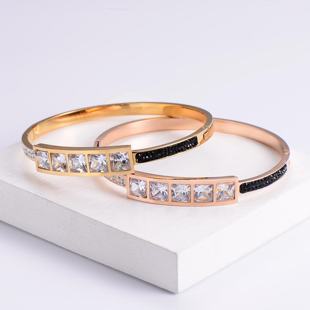 AML Exquisite Christmas Wedding Bracelet: Luxurious, Unique Jewelry for an Elegant and Festive Touch