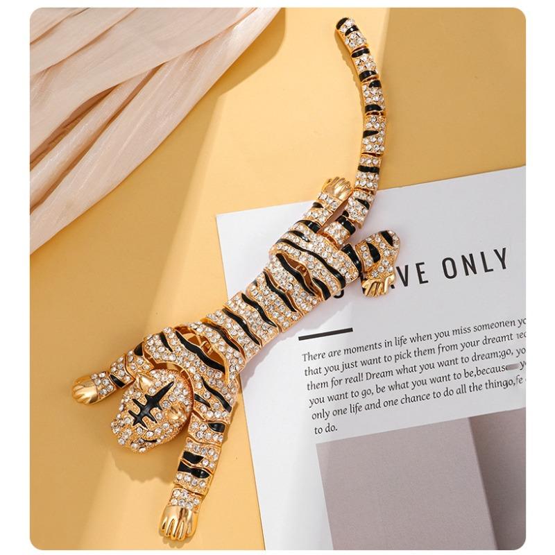 European and American Exaggerated Heavy Industry Animal Tiger Brooch, Large Size, Alloy Diamond Inlaid, Tiger Chest Flower Brooch