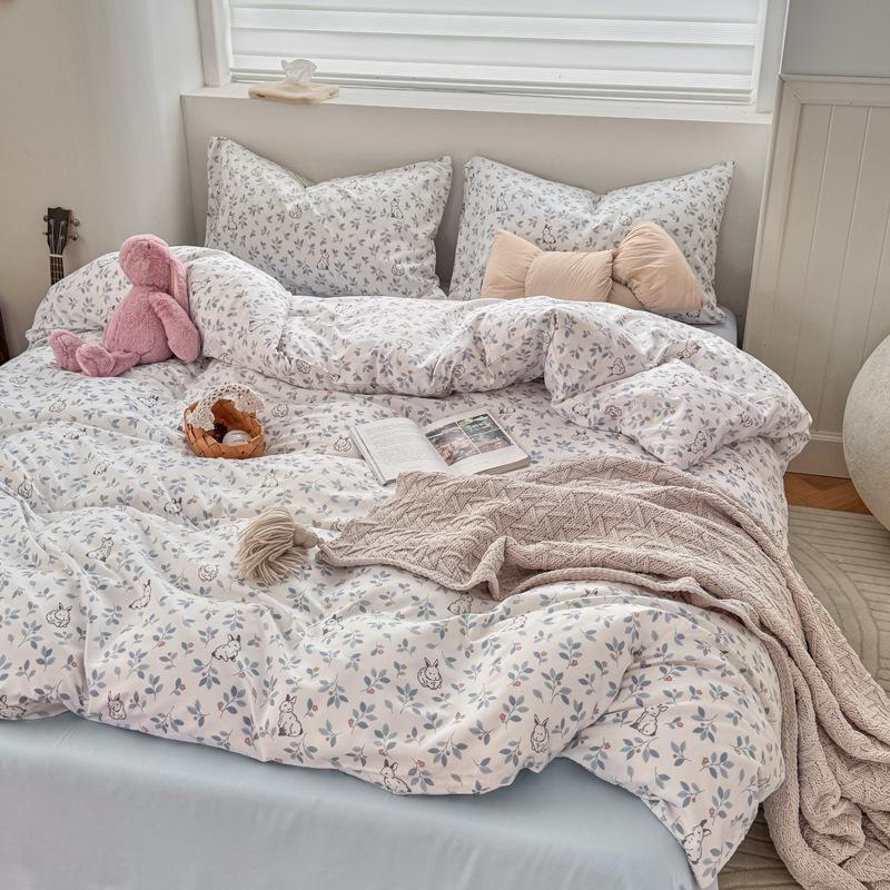 Bedding Four-piece Set Skin-friendly Breathable and Comfortable, Small Floral Washed Sheets Quilt Covers Pillowcases