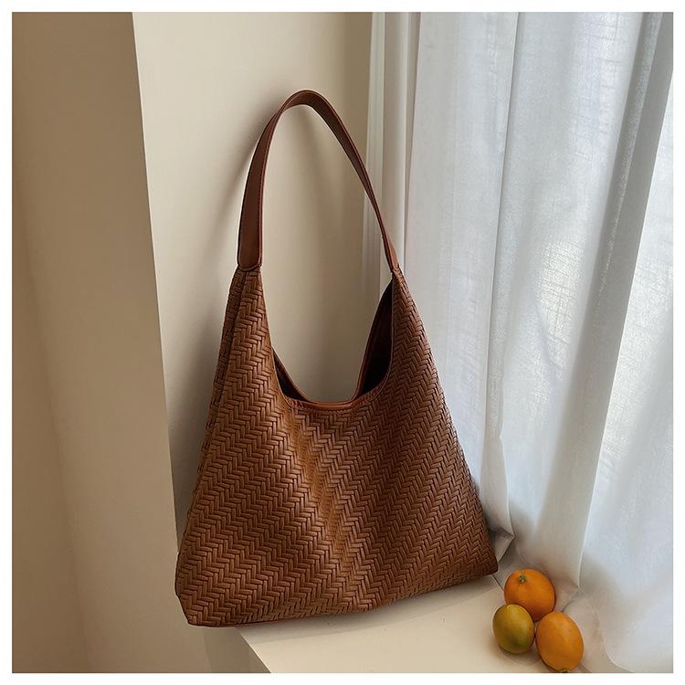 

New shoulder crossbody vacation travel large capacity tote bag 2025 summer women s retro bag коричневый