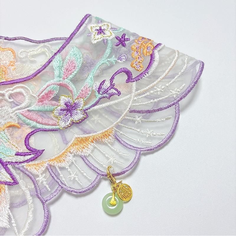 Haustier-Hanfu-Accessoires im Wolkenstil - Katzen-Schal, Stickerei im antiken Stil, Perlenquasten, Hundebib, Halsband, Lila Schmetterling