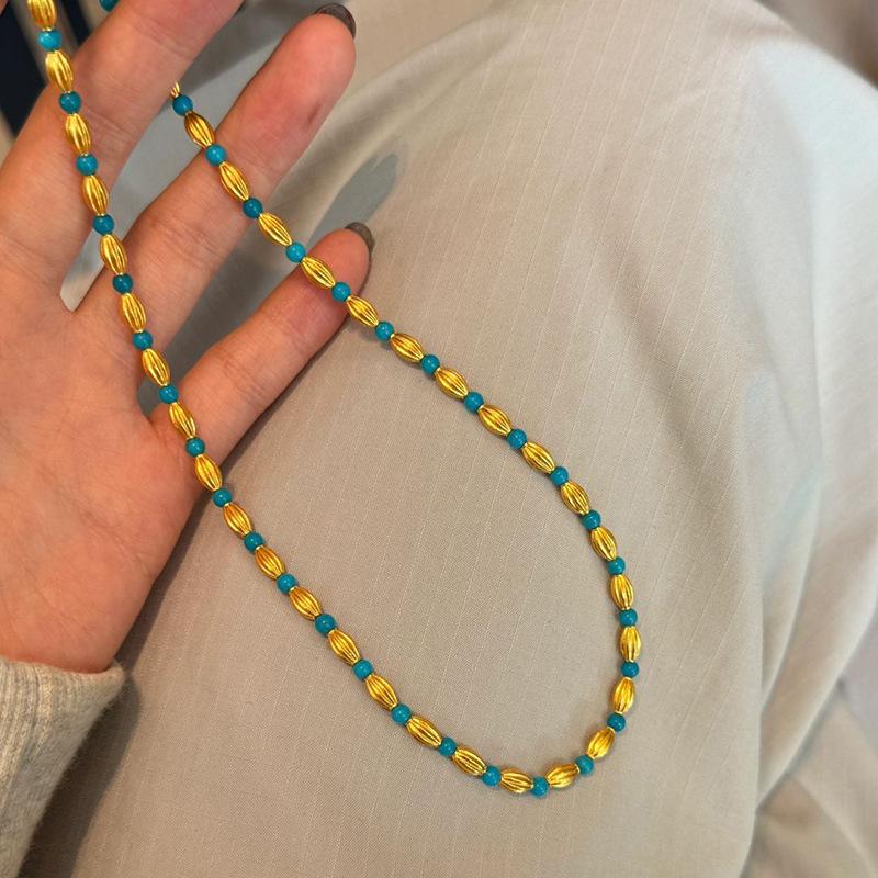 Retro Charms Klassische runde Perlen Türkis Halskette Antikes Gold Handwerk Leichter Luxus Spulenförmige Halskette Bankett