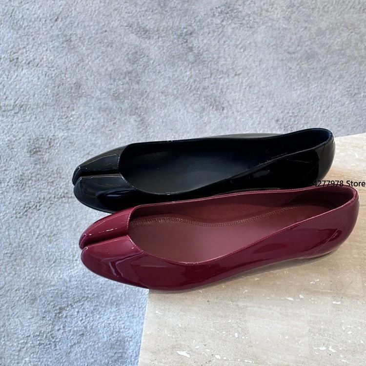 Fashion Designer Tabi Shoes Comfortable Flats PU Leather Mary Jane Shoes Women Loafers Shallow Mouth Split Toe Cute Shoes