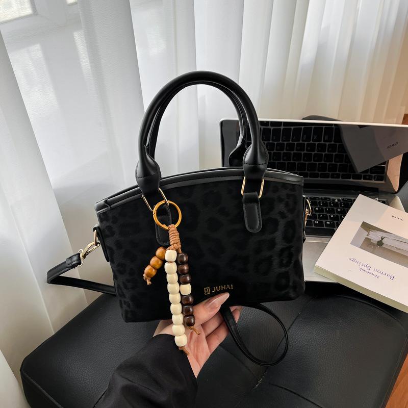 Niche Design Retro Matte Hand-held Underarm Bag Women's Autumn New Fashion Versatile Shoulder Tote Bag