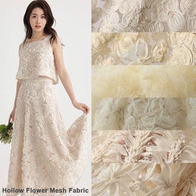 1 Yard Europäischer Hofstil Stickerei 3D Hohlblumen Netzstoff Blasenrose Handgezeichnetes Netz Designerstoff Kleid Unterrock