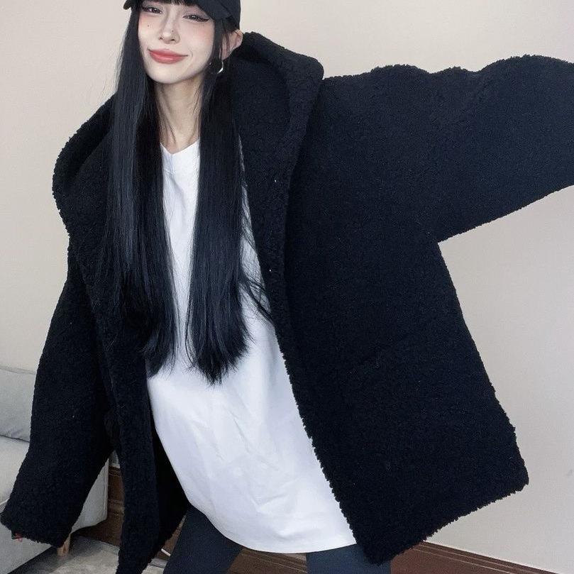 Korean Style Women's Winter Lambswool Coat, Hooded and Thickened for a Warm, Slim Look
