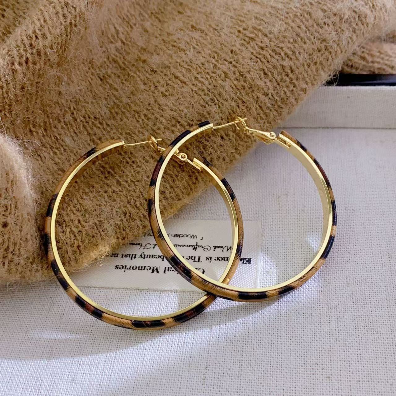 

Большие круглые серьги-кольца с леопардовым принтом для женщин, преувеличенный темперамент личности, простые круглые украшения для ушей Brincos