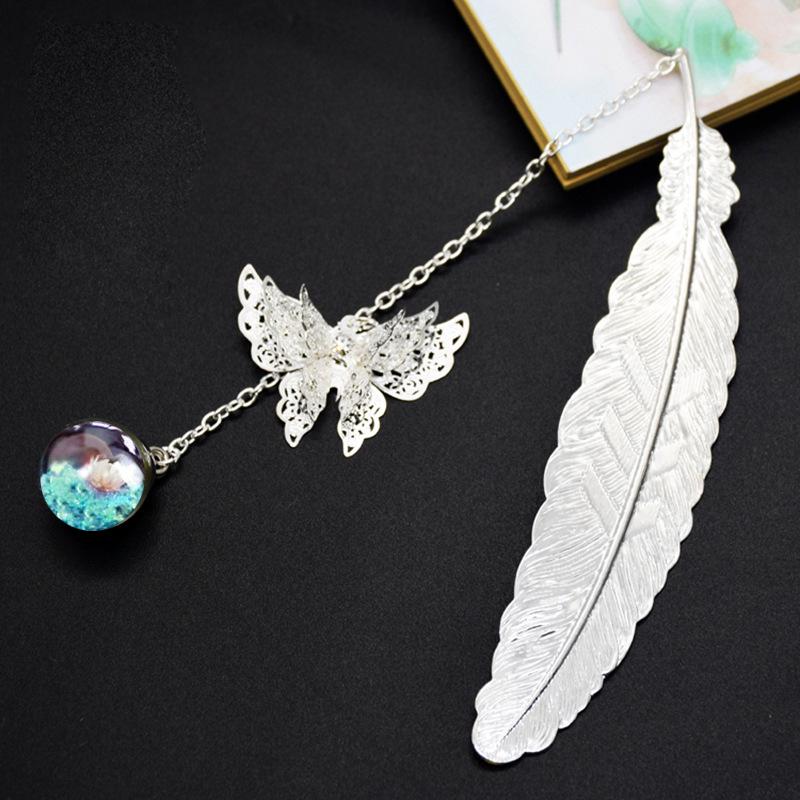 

Chinese Classical Metal Feather Bookmark with Brass Butterfly & Blooming Flower Design Gift Box Set