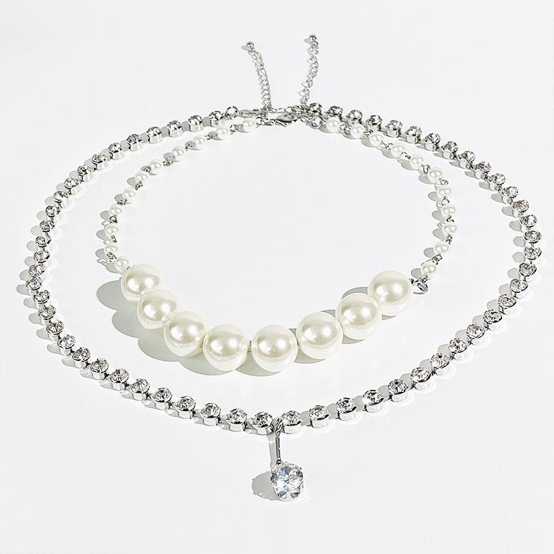

Luxury Double-Layer Clavicle Chain Necklace with Pearls and Diamonds