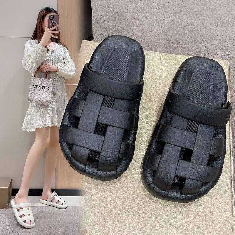 Fashion hole shoes women wear beach sandals cute high value stepping on shit thick-soled slippers light