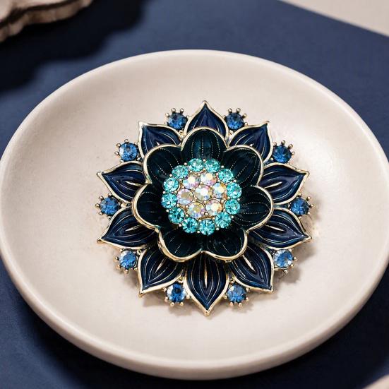 Artistic Floral Brooch Retro Flower Pin, Lapel Pin with Rhinestone Rhinestone, Metal Clothing Jewelry Accessory for Women Girls Daily Wear