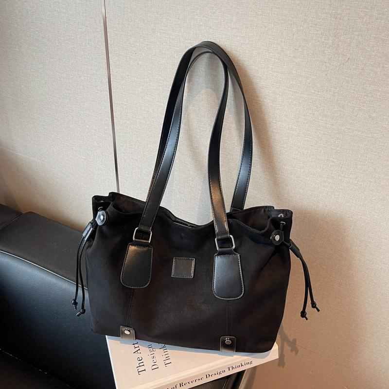 Neue Freizeittasche mit großem Fassungsvermögen für Pendler 2025 Herbst und Winter neue Umhängetasche Damenhandtasche mit Textur