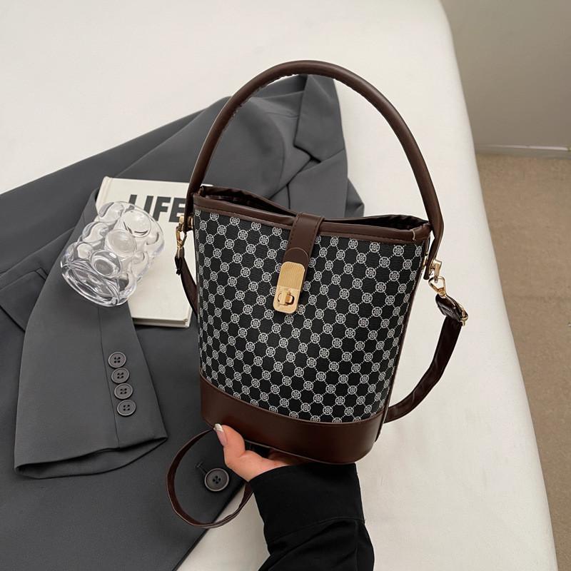 Trendige Damen-Beuteltasche Stilvolle Retro-Umhängetasche Für den täglichen Gebrauch in Schwarz Beige Kaffee Khaki