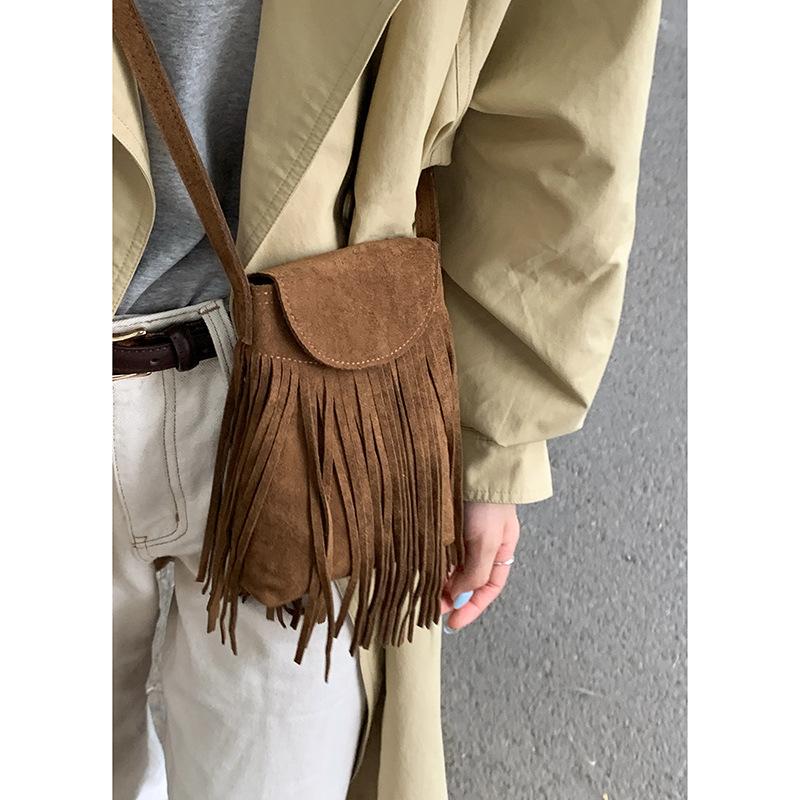 Una Borsa per Telefono di Nicchia e di Fascia Alta, Una Piccola Borsa a Spalla, Una Piccola Borsa Quadrata e Una Semplice Borsa a Tracolla Singola