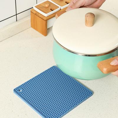 4 ks silikónových podložiek na horúce riady, tepelne odolné podložky na horúce riady, držiaky na hrnce, flexibilné prestieranie, protišmykové, viacúčelové kuchynské náradie