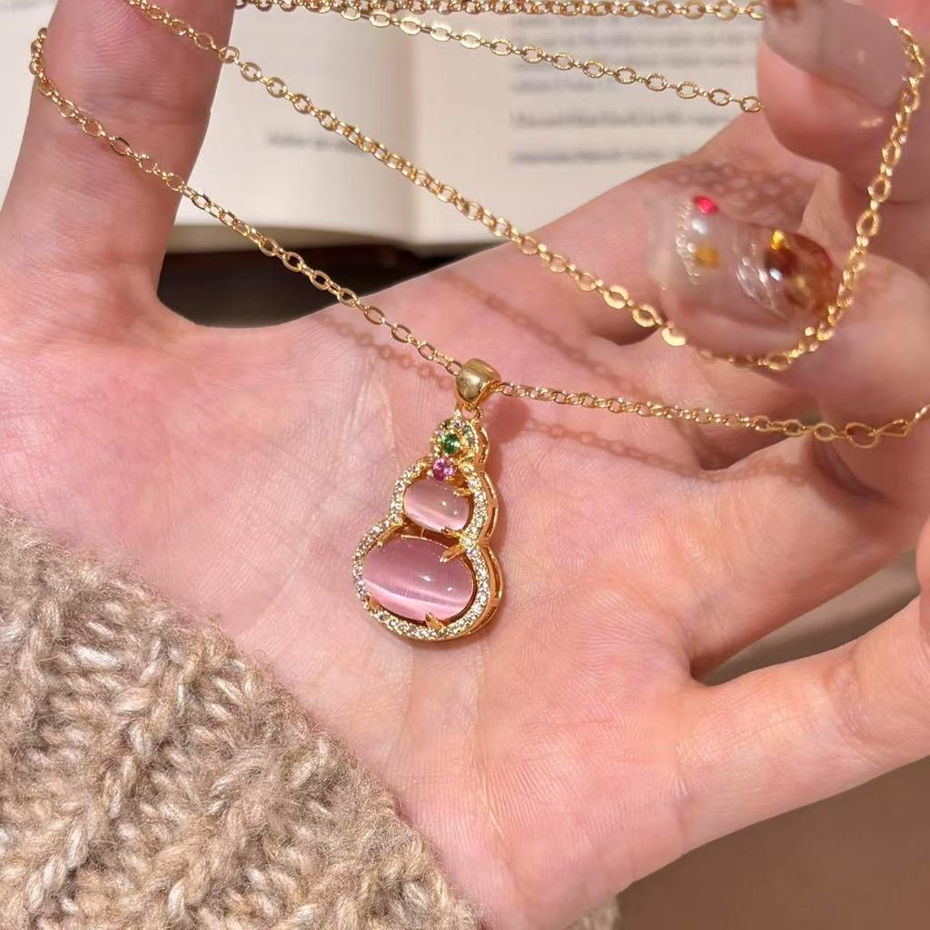 2026 Retro New Chinese Pink Chalcedony Gourd Necklace Inlaid with Zircon Versatile Elegant Luxury Design Niche Collarbone Chain