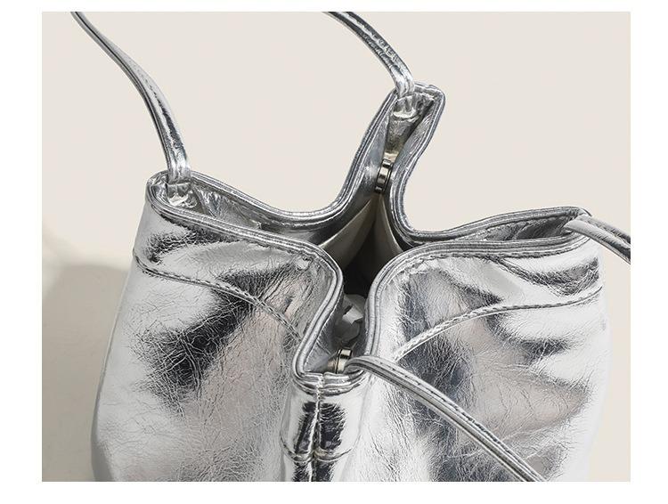 High-Gloss Dopamine Trend Tote: Mirror-Finish Textured Shell Handbag