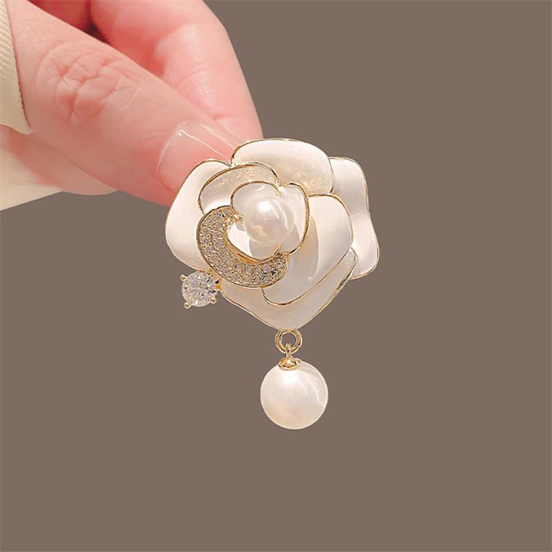 Temperament Elegant Camellia Pearl Brooches For Women Clothing Coat Accessries Gifts