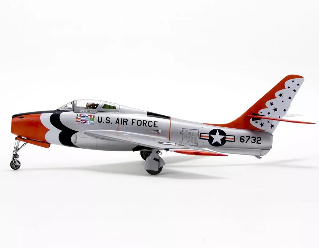 America Revell Scale Air Force Republic Thunderstreak Thunderbirds Plastic Model Kit 15996 1/48 U.S. F-84F
