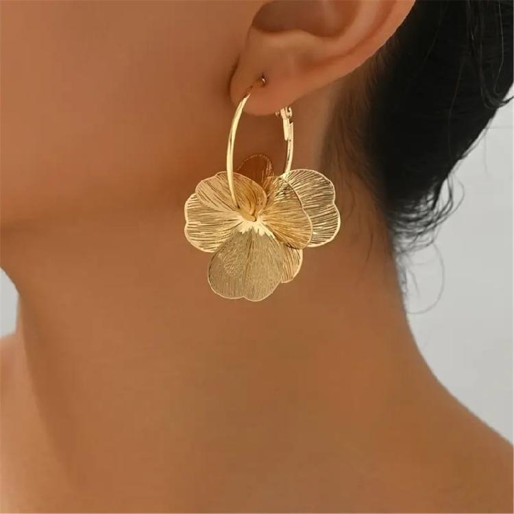 Elegant Vintage Flower Petal Pendant Earrings for Women Hanging Lightweight Ear Pendants Fashion Party Wear Jewelry