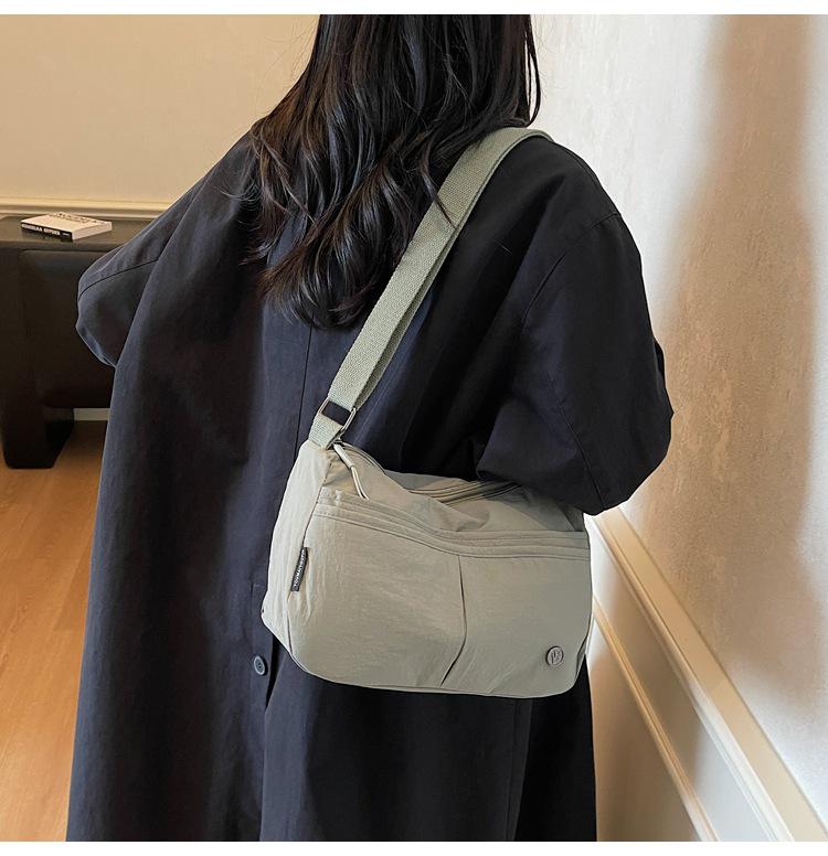 Women's 2025 Sporty Minimalist Crossbody Bag: Lightweight, Large Capacity, Versatile Shoulder Bag for Commute or Casual Use