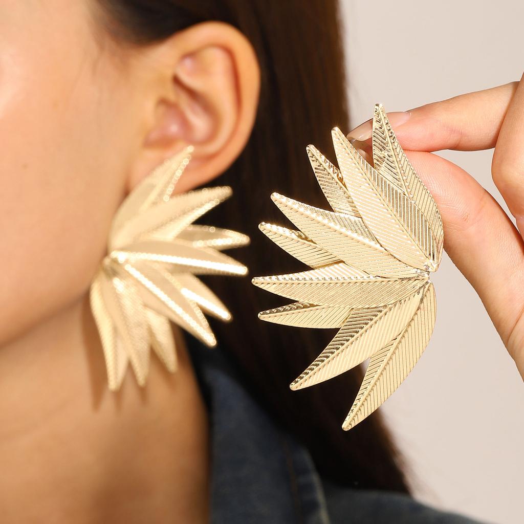 High Quality 2026 Exaggerated Leaf Splicing Earrings, Retro Alloy Leaf Temperament Fashionable Geometric Earrings Women