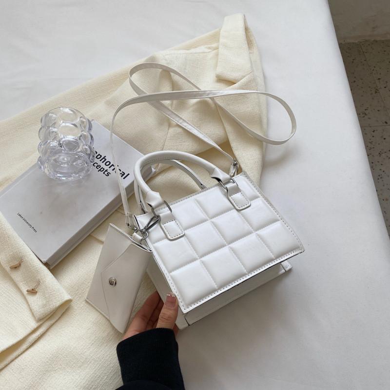 Fashionable Minimalist Shoulder Bag 2023 Summer New Casual Commuter Crossbody Bag Women s Stylish Handheld Small Square Bag Black бежевый