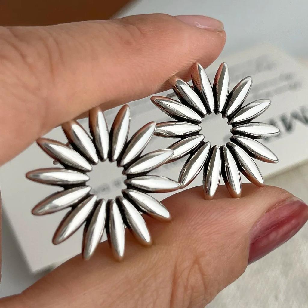 Vintage Sun Flower Earrings for Women Girls Retro Big Sunflower Earrings Jewelry Prevent Allergy Party Accessories Gift Jewelry